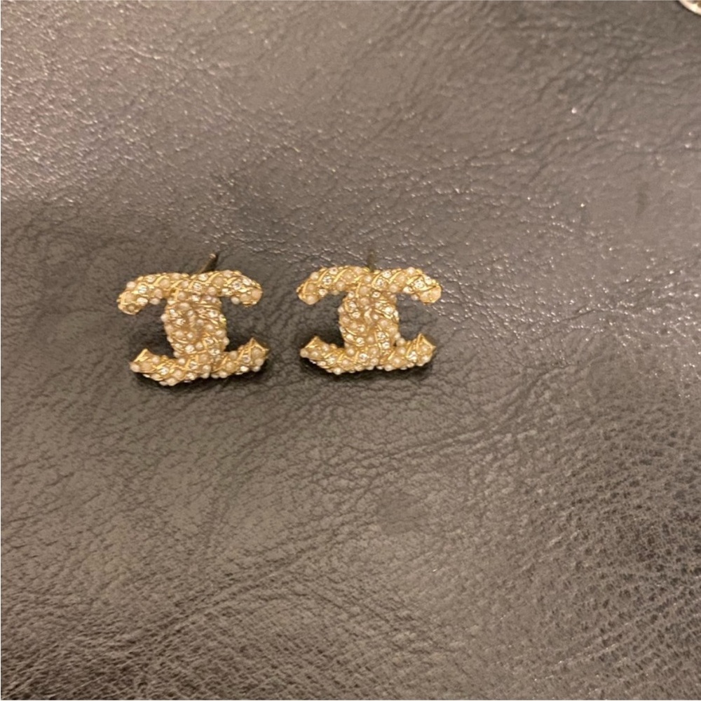 Beautiful AUTHENTIC CHANEL earrings 
Love them but I don’t wear them .